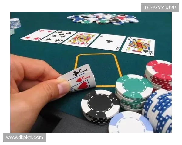 全面解析德州扑克现金局的策略技巧，让你在真实牌局中稳操胜券